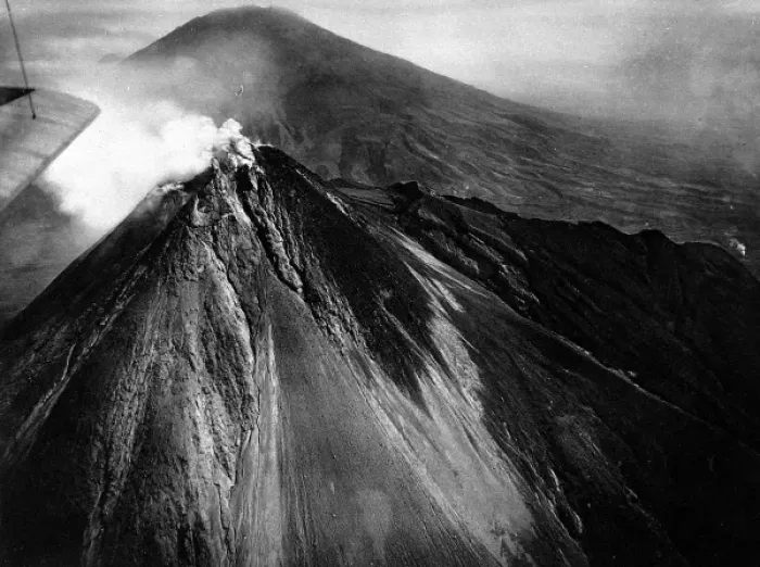 Impression encadrée : Le cratère de Merapi, Java