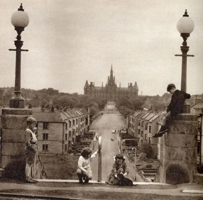 Impression encadrée : Vue de Fettes College à Édimbourg. Date : 1955.