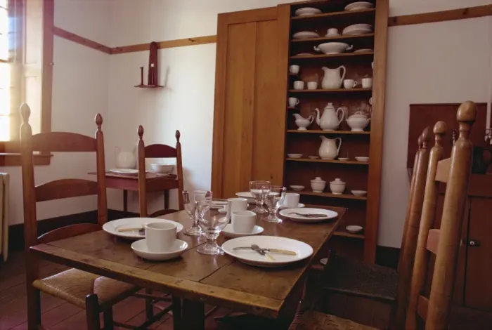 Impression encadrée : Intérieur avec une table