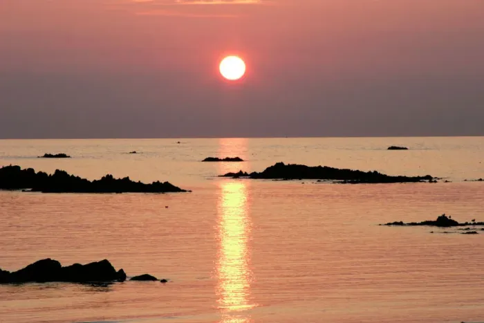 Impression encadrée : Sunset. Coucher du soleil sur la baie de Cobo au nord-ouest de l'île de Guernesey Impression encadrée : Sunset. Coucher du soleil sur la baie de Cobo au nord-ouest de l'île de Guernesey