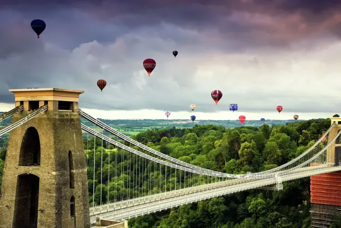 Impression encadrée : Ballons à air chaud au-dessus du pont suspendu de Clifton. Impression encadrée : Ballons à air chaud au-dessus du pont suspendu de Clifton.