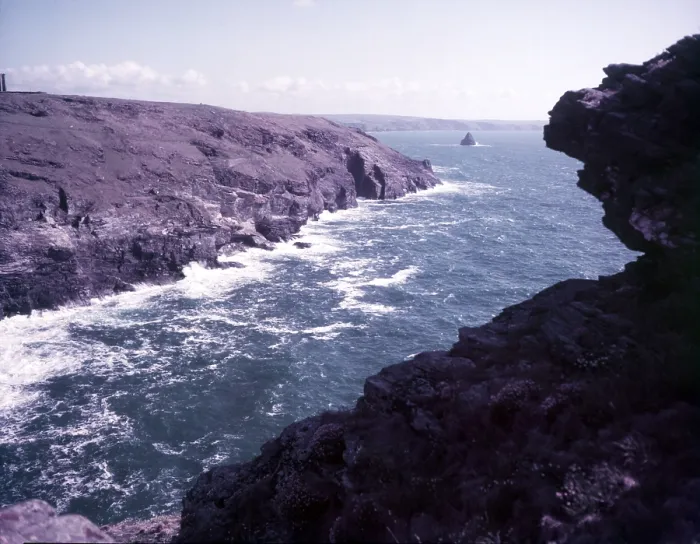 Impression encadrée : Tintagel Head, Cornouailles, c1955. Créateur : Arthur Charles Kirby Ware