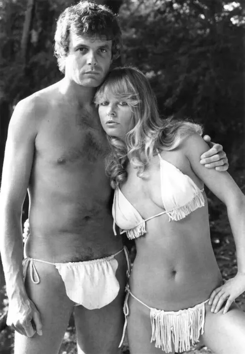 Impression encadrée : La mode - Vêtements de plage. Voilà ! Le look Tarzan et Jane.