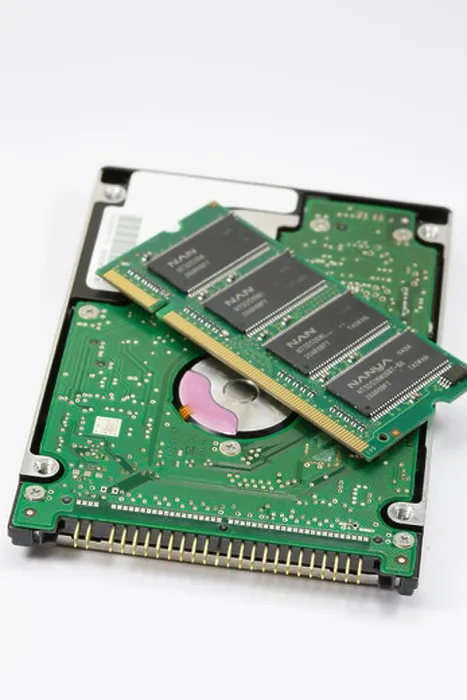 Impression encadrée : Disque dur et module de RAM.