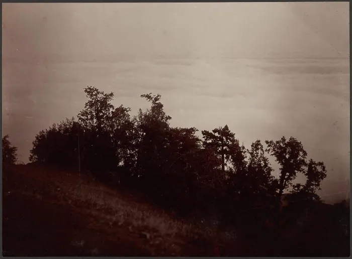 Impression encadrée : Image de nuages - Éclipse solaire, prise par Carleton Watkins. Impression encadrée : Image de nuages - Éclipse solaire, prise par Carleton Watkins.
