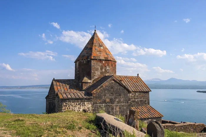Impression encadrée : L'église orthodoxe arménienne de Sevanavank au-dessus du lac Sévan. Impression encadrée : L'église orthodoxe arménienne de Sevanavank au-dessus du lac Sévan.