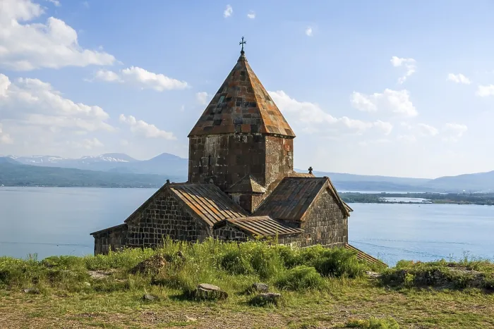 Impression encadrée : L'Église orthodoxe arménienne Sevanavank au-dessus du lac Sévan. Impression encadrée : L'Église orthodoxe arménienne Sevanavank au-dessus du lac Sévan.