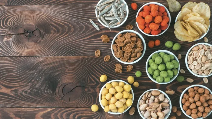 Impression encadrée : Assortiment de différents snacks pour la bière.