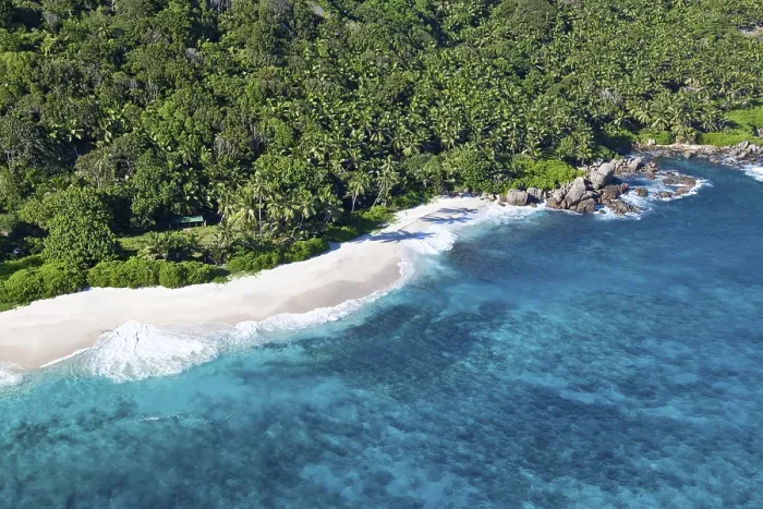 Impression encadrée : La plage d'Anse Cachee à Pointe Golette.