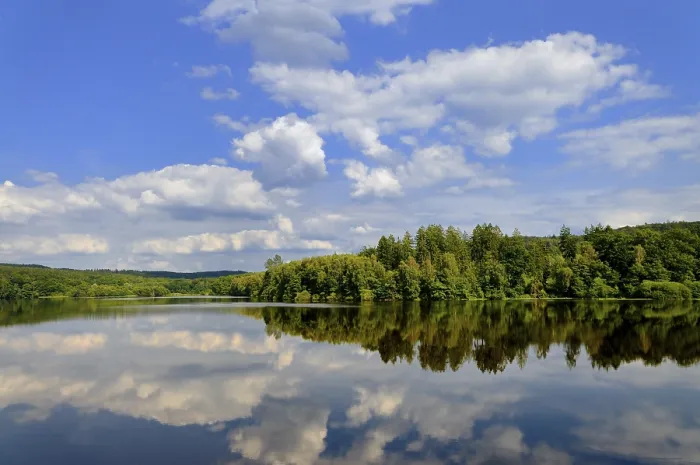 Impression encadrée : Nuages réfléchis dans le Mohnesee.