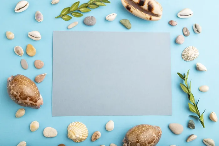 Impression encadrée : Composition avec feuille de papier grisé.