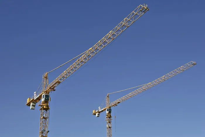 Impression encadrée : Deux grues de construction. Impression encadrée : Deux grues de construction.