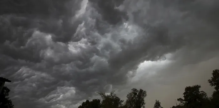 Impression encadrée : Formation nuageuse dramatique devant une tempête. Impression encadrée : Formation nuageuse dramatique devant une tempête.