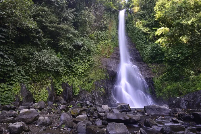 Impression encadrée : La cascade de Git Git, au cœur de Bali. Impression encadrée : La cascade de Git Git, au cœur de Bali.