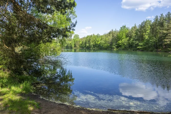 Impression encadrée : Lac avec reflet du paysage.