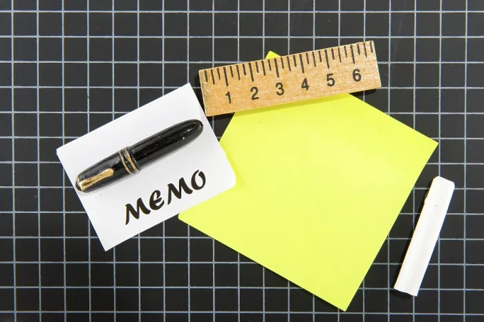 Impression encadrée : Tableau d'affichage pour notes techniques ou scolaires.