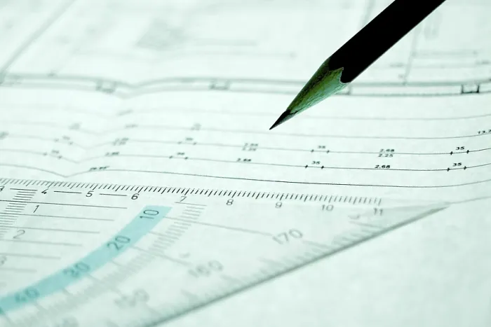 Impression encadrée : Crayon et carré sur un plan de construction.