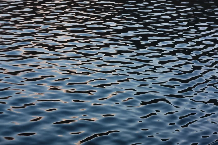 Impression encadrée : Réflexion de la surface de l'eau. Impression encadrée : Réflexion de la surface de l'eau.