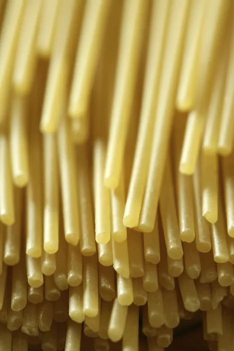 Impression encadrée : Spaghetti image macro à studio avec un focus sélectif. Impression encadrée : Spaghetti image macro à studio avec un focus sélectif.