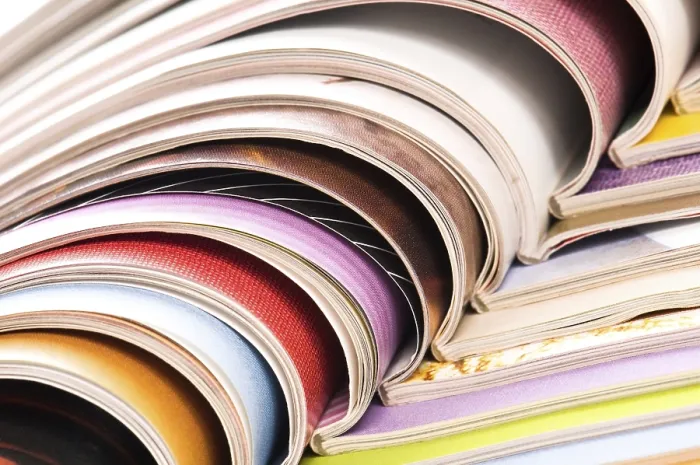 Impression encadrée : Pile de magazines, Pologne.