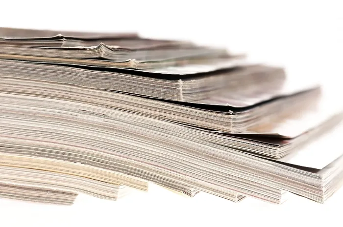 Impression encadrée : Pile de magazines, Pologne. Impression encadrée : Pile de magazines, Pologne.