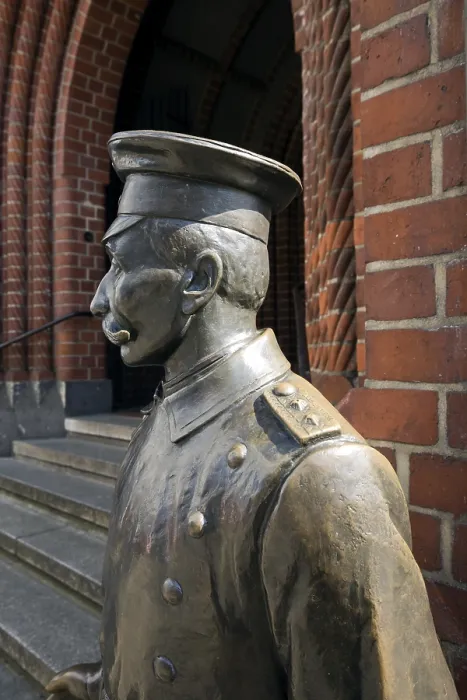 Impression encadrée : Statue, capitaine de Köpenick. Impression encadrée : Statue, capitaine de Köpenick.
