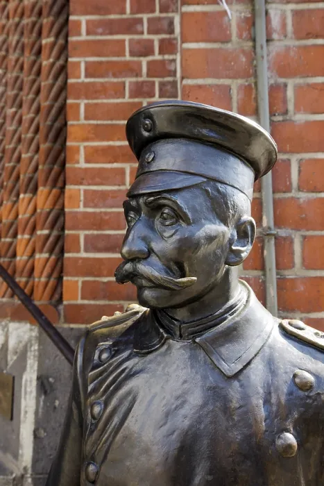 Impression encadrée : Statue, capitaine de Köpenick. Impression encadrée : Statue, capitaine de Köpenick.