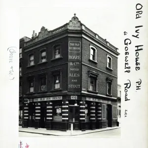 Photograph of Old Ivy House PH, Finsbury, London Print