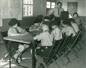 L'enfance Dans Les Années 1950 Impressions: Les scouts apprennent le code Morse.