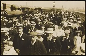 Vintage Britain Images Impressions: Excursion Crowd Station