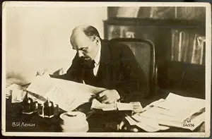 Dirigeants Russes Impressions: LENIN LECTURANT LA PRAVDA