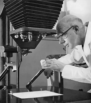 Printing Industry History Impressions: Operating a Vertical Projector