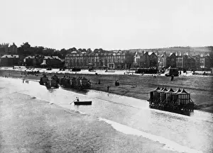 Impressions de La façade maritime à Paignton, Devon, avec des cabines de bain Date : 1895 Paignton Impressions: Paignton, Devon