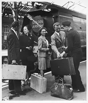Golden Arrow Train Impressions: Passengers on Platform