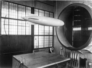 Tunnel Impressions: Une maquette à l'échelle de 1/40 du zeppelin Akron