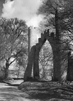 Impressions de Le spectacle d'Arch, près de Northampton, Northamptonshire, Angleterre. Il a été construit dans les années 1800 par le 1er comte de Strafford et se trouve sur une route entre Boughton et Pitsford Northamptonshire Impressions: Le Spectacle Arc