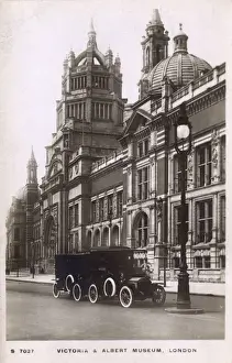 Kensington High Street History Impressions: Taxis outside Victoria & Albert Museum, Kensington, London
