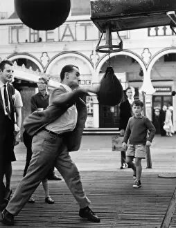 Vintage Fairground Attractions Impressions: Test your Strength