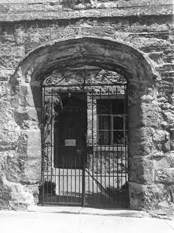 Impressions de La porte de la maison Chantery à Towcester dans le comté du Nordamptonshire en Angleterre fondée par l'archidiacre Spence. Date : début du XIIe siècle Northamptonshire Impressions: Maison du Chapitre de Towcester