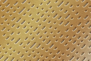 Impressions de Surface du DVD. Micrographie électronique à balayage coloré (SEM) des creux qui codent les informations sur la surface d'un disque de DVD (disque versatil numérique digital) Images datées de 2002 avril: Surface du DVD, SEM