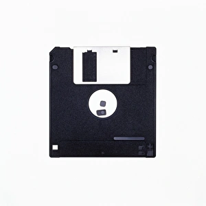 Impressions de Disque flexibles de 3,5 pouces enfermé dans un étui protecteur en plastique. Ce disque magnétique flexible est utilisé pour stocker les données informatiques Images datées de 2004 août: Disque flexible