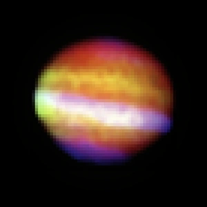 Impressions de L'objectif est Jupiter. Une image infrarouge de la SONAT avec l'instrument FORCAST (19,7 ; 31,5 et 37 micromètres d'amplitude d'onde) Images datées de 2012 février: L'image de Jupiter prise par la mission Sofia en premier.