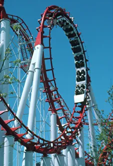 Images datées du 4 mars 2003: Section de boucle d'une montée en forme de roue à cheveux
