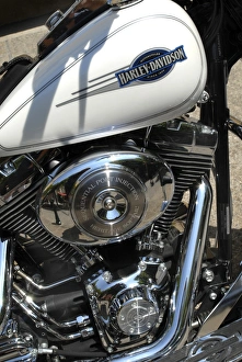 Impressions de Moteur de motocyclette, moteur à chrome d'une moto Harley-Davidson Images datées de 2007 février: Moteur de motocyclette