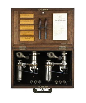 Impressions de Ce dispositif de mesure du cylindre et mouvement de piston dans une machine à vapeur était un instrument portable utilisé pour mesurer la pression du cylindre et le mouvement des piston d'une machine Images datées de 2008 février: Indicateur à machine vapeur