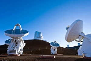 Images datées de 2009 mai: Les télescopes d'array submilimétriques, Hawaï