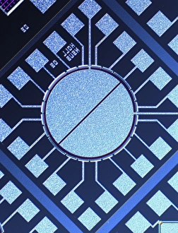 Light Micrograph Images Impressions: Surface of microchip, light micrograph C018 / 6389