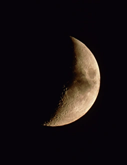 Images datées de 1999: Eclipse lunaire total, phase partielle