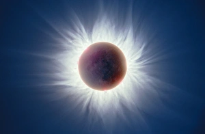 Impressions de Eclipse solaire total du 11 août 1999 à totale. Les éclipses solaires se produisent lorsque la Lune passe entre la Terre et le Soleil, et que l'ombre de la Lune traverse la Terre Images datées de 2002 avril: Ombre totale de soleil