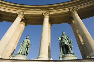 Heroes Square Budapest Impressions: Colonnade, Heroes Square